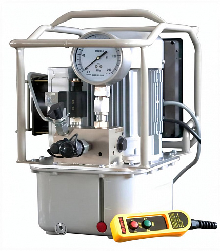 ZMP2004 Насосная станция для домкратов тензорных 3/200 МПа, 2,5/0,3 л/мин, бак 8 л, с пультом, 220 В, 24 кг